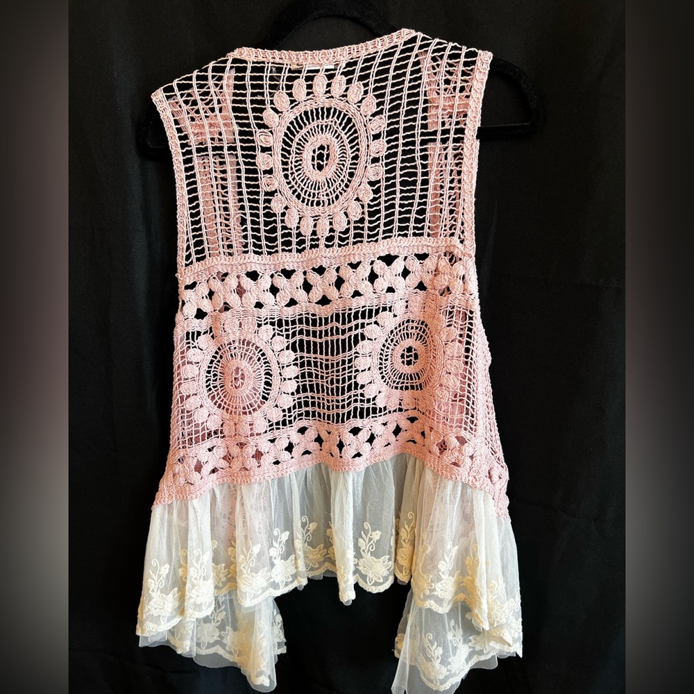🌸 Paisley Vine Pink Crocheted Cardigan – One Size 🌸 - Picture 3 of 9